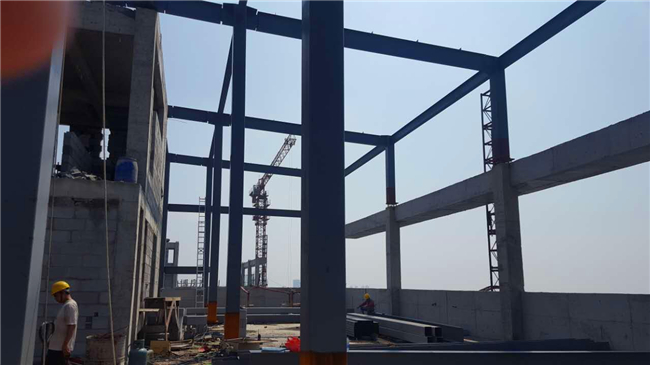 鋼結(jié)構(gòu)廠房建單層還是雙層好？